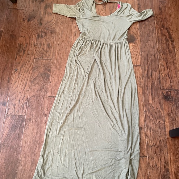 Green Boohoo maxi dress - Picture 2 of 3